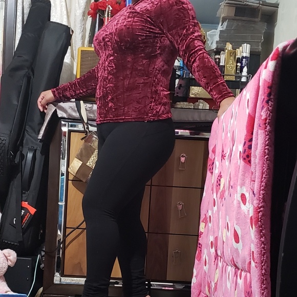 JONDEN WOMEN'S TOP VELVET RED SIZE MEDIUM - Picture 3 of 7